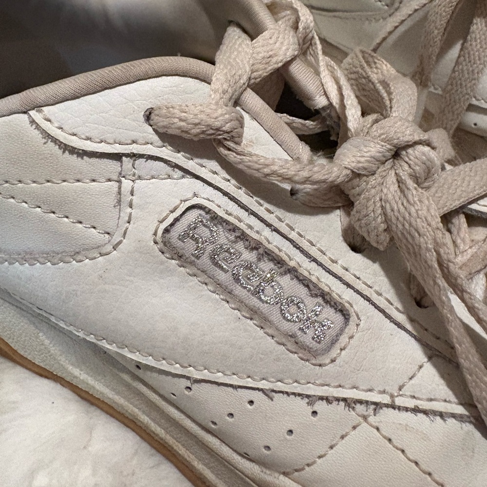 White Reebok sneakers - Picture 2 of 3